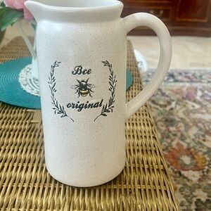 Bee Original Pitcher